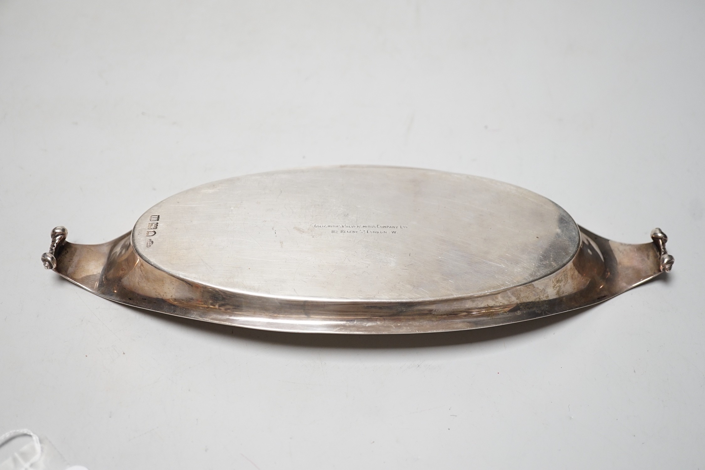 An Edwardian silver two handled oval stand, Goldsmiths & Silversmiths Co Ltd, London, 1907, with engraved inscription, 27cm, 5.4oz.